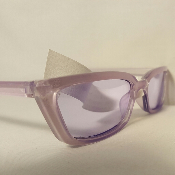 Kid's Fashion Sunglasses - Picture 3 of 4